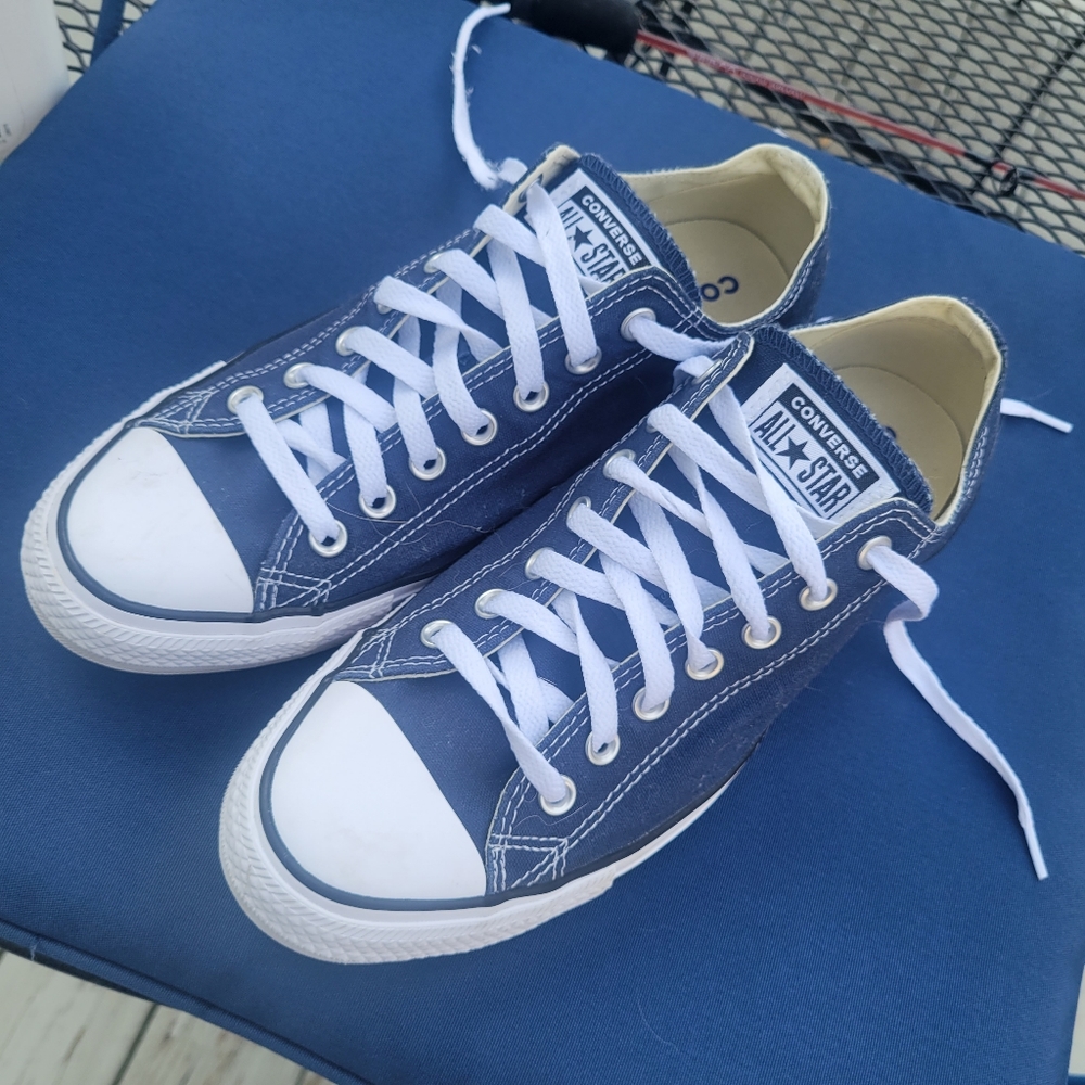 M9.5 W11.5 Navy Converse sneakers